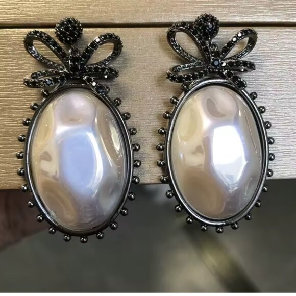 GUNMETAL BOW CZ PEARL STATEMENT EARRINGS - Picture 1 of 4